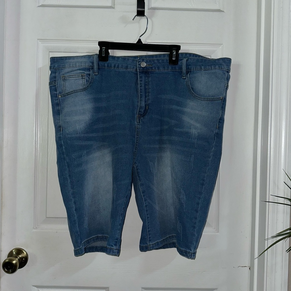 NWOT Manfinity Distressed Denim Shorts Size 3XL